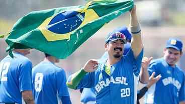 Brasil vence Cuba e segue invicto por pódio inédito no beisebol