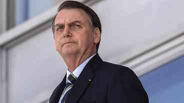 Bolsonaro passa a usar sonda nasogástrica