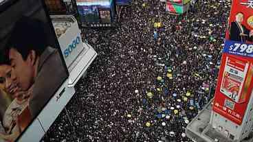 Protestos tomam as ruas de Hong Kong contra projeto de lei