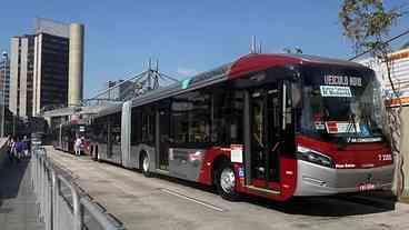 Paralisação de ônibus prejudica 1 milhão de usuários em SP