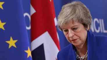 Theresa May deve oferecer cargo por acordo do Brexit