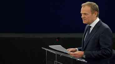 Donald Tusk pede que Parlamento Europeu cogite longo adiamento do Brexit