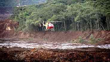 Equipes de resgate buscam cerca de 300 desaparecidos no Vale do Brumadinho