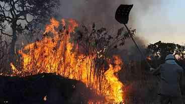 SP envia helicóptero para combater incêndio no Mato Grosso do Sul