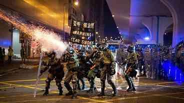 Exército adverte manifestantes de Hong Kong com vídeo