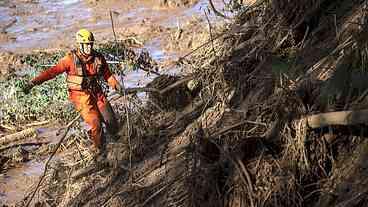 Parentes vivem angústia na busca por desaparecidos em Brumadinho 