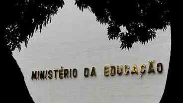 Justiça manda MEC suspender bloqueio em universidades federais