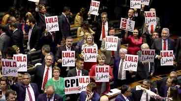 Parlamento toma posse com esquerda dividida e a direita organizada