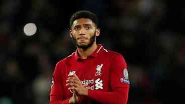 Joe Gomez passará por cirurgia após fratura na perna