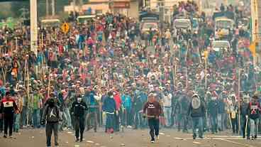 Equador transfere sede do governo em meio a protestos