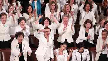 Deputadas democratas protestam durante discurso de Trump no Congresso