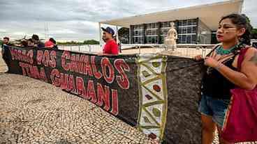 Indígenas fazem vigília em Brasília para participarem de processo de demarcação