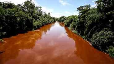 Lama de barragem da Vale chega a Retiro Baixo e continua até o Rio São Francisco