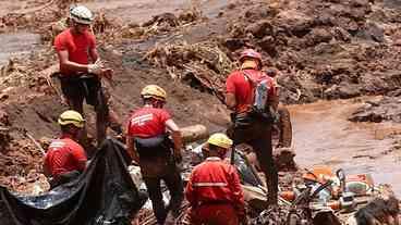 Chega a 157 número de mortos, com 165 desaparecidos em Brumadinho