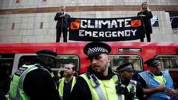 Londres: manifestantes contra mudança climática afetam serviço de trem