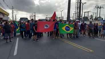 Trabalhadores bloqueiam rodovia após reintegração de posse no RN