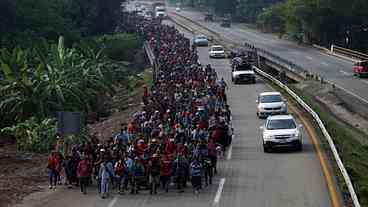 Trump cobra México a fazer mais para conter uma nova caravana de imigrantes