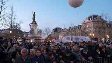 Manifestantes vão às ruas contra o antissemitismo na França