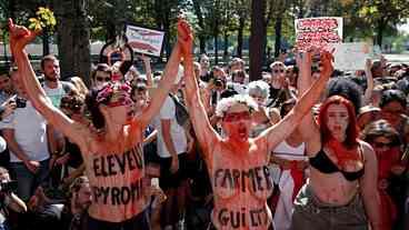 Ativistas protestam em embaixadas do Brasil na França e Reino Unido