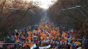 Manifestantes bloqueiam rodovias contra julgamento de separatistas na Catalunha