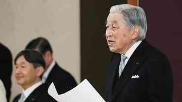 Imperador japonês Akihito abdica do trono