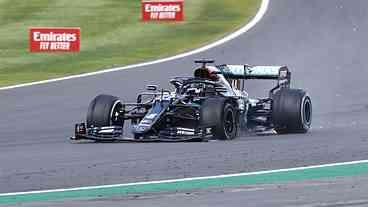 Hamilton se arrasta até a linha de chegada após recordes em Silverstone