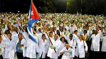 Bolsonaro volta atrás e agora pede que médicos cubanos sejam recontratados