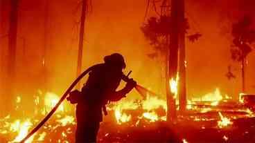 Incêndios violentos forçam desocupação em massa no Estado do Oregon (EUA)