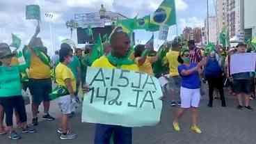 Bolsonaro mente ao afirmar que não apoiou protestos neofascistas e se desmente