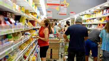 A recessão no Brasil se agrava, mas preços disparam nos supermercados