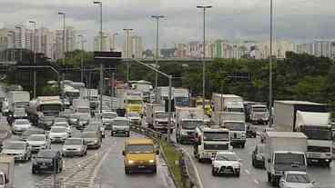 SP suspende rodízio de veículos na véspera de feriado