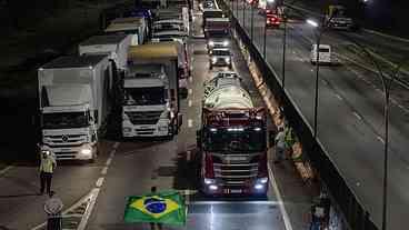 Governador de São Paulo diz que polícia está agindo para desobstruir rodovias