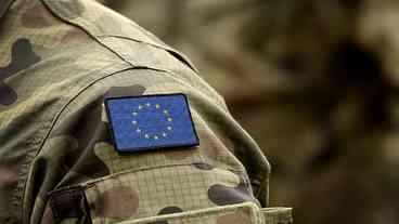 União Europeia faz soar os tambores de guerra