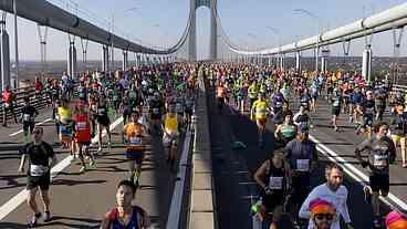 Corredores comemoram volta da Maratona de Nova York