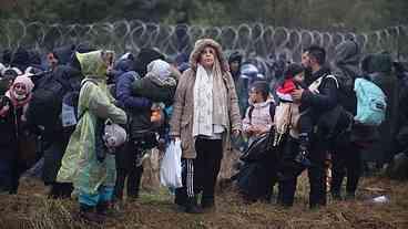 Imigrantes tentam romper fronteira polonesa