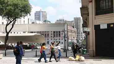 São Paulo autua 99 festas e comércios irregulares 