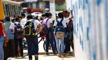 A abertura das escolas contribuiu para o aumento da covid-19 no Brasil