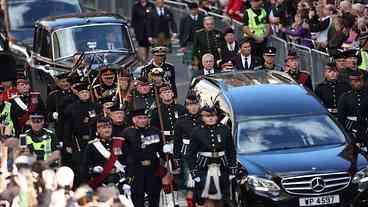 Realeza, líderes mundiais e público se reúnem para funeral de Elizabeth II