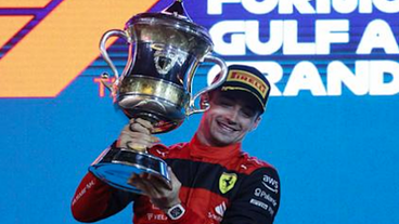 Leclerc vence GP do Bahrein e Ferrari faz dobradinha