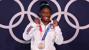 Simone Biles fatura bronze na trave no retorno à competição