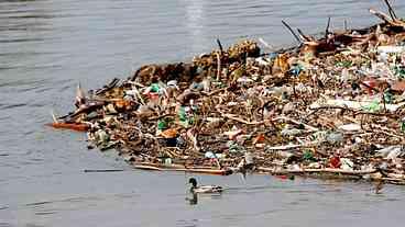 Mito da reciclagem infinita aumenta acúmulo de lixo no planeta