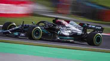 Lewis Hamilton domina treinos livres em Istambul