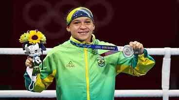 Tóquio 2020: Bia Ferreira conquista prata no boxe