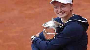 Tenista tcheca Krejcikova é campeã de Roland Garros