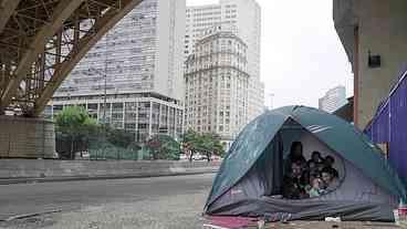 SP começa a instalar casas para moradores em situação de rua