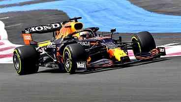 Verstappen supera Hamilton e larga na frente em circuito francês