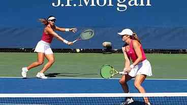 Dupla de Luisa Stefani vence na estreia do WTA de Adelaide