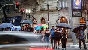 SP e Rio de Janeiro têm alerta vermelho para fortes chuvas e ventos