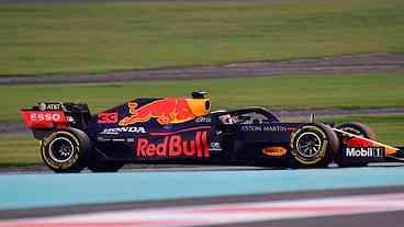 Red Bull apresenta carro com expectativa de derrotar Mercedes