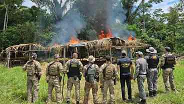 Funai e PF retiram cerca de 50 invasores de terra indígena em Rondônia